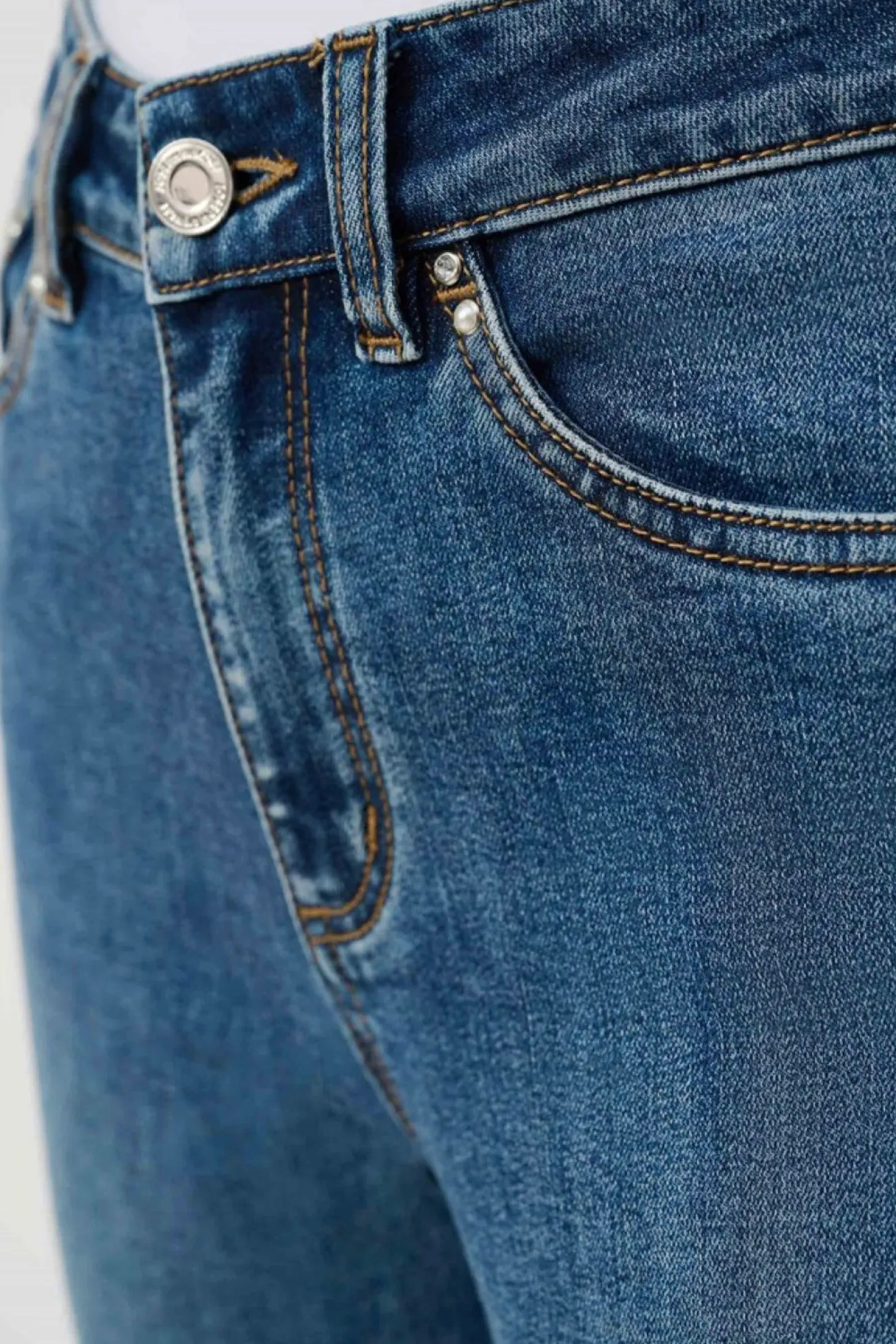 Cropped Jeans With Rolled Hem - Denim - JR28