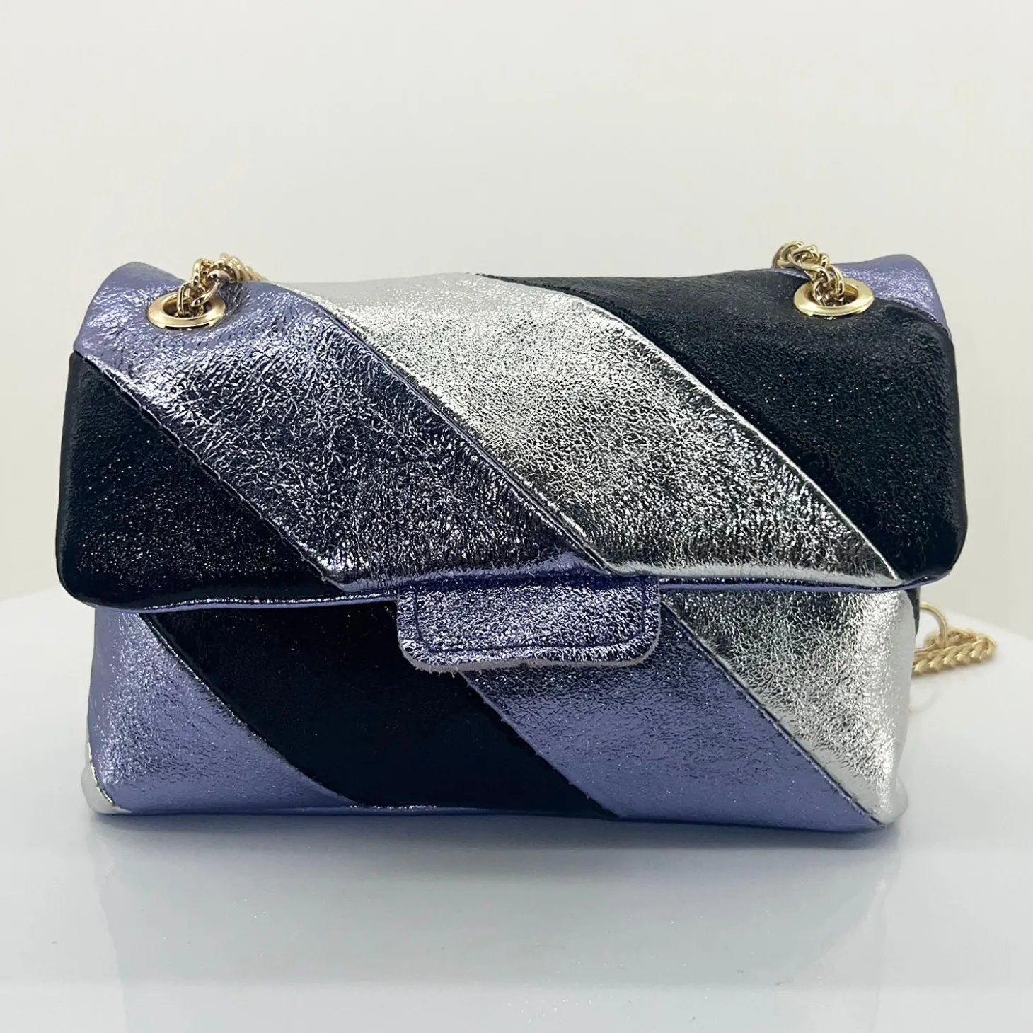 Mid Strip Foil Clutch Bag | Lavender | SU1