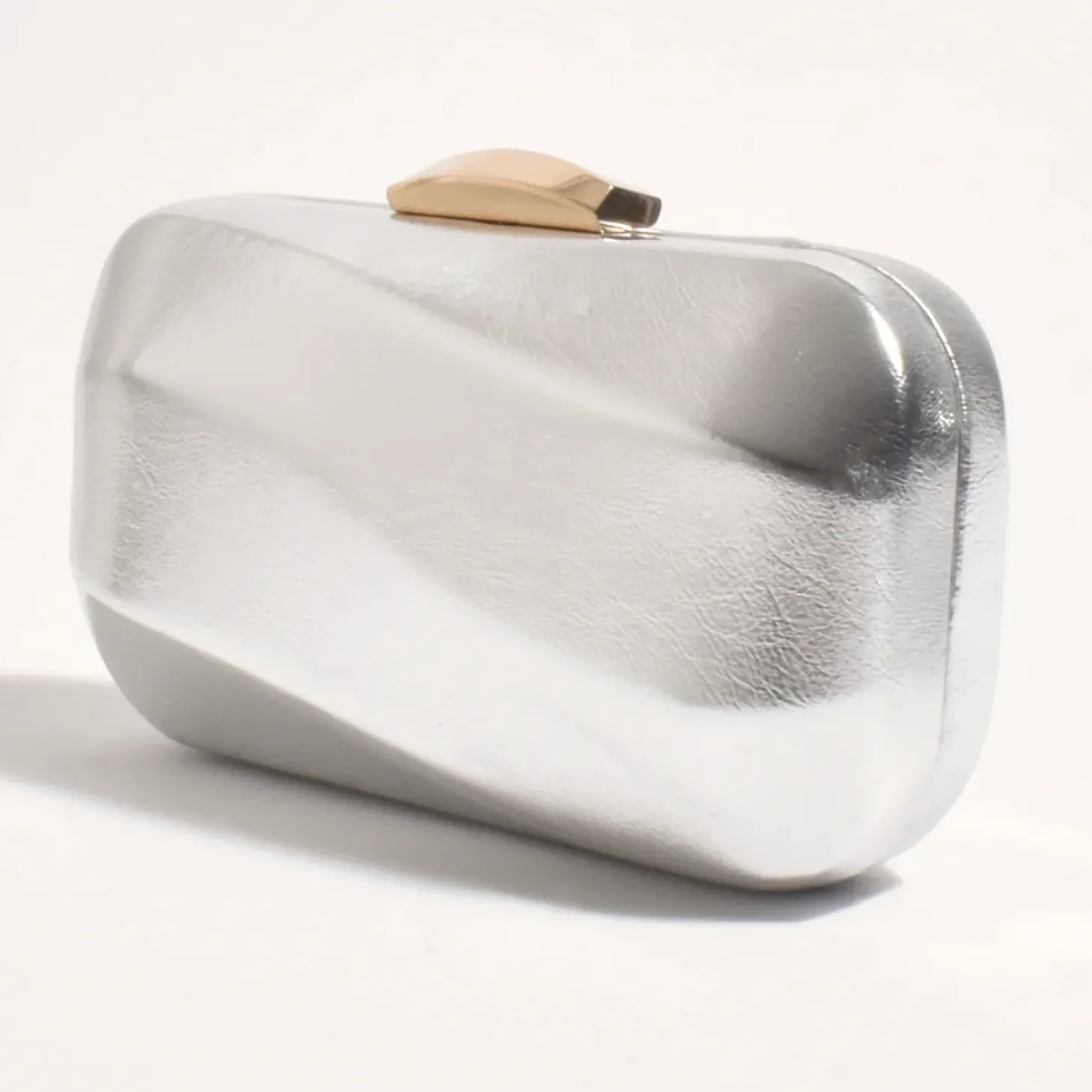 Wavy Structured Metallic Clutch - Silver - AD12